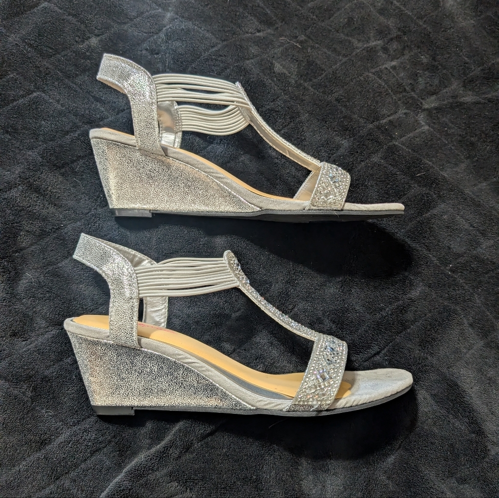 NY Transit size 8 Silver Dress Sandals SO comfy Worn Once Prom Wedding Formal - Picture 2 of 9